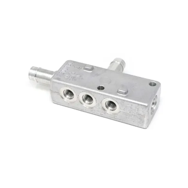 Manifold Case Drain, 7201981